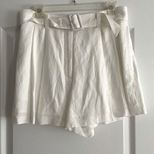 Club Monaco size 6 high-waisted, belted, white linen shorts